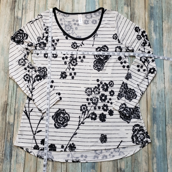 LulaRoe Top! - Picture 3 of 6